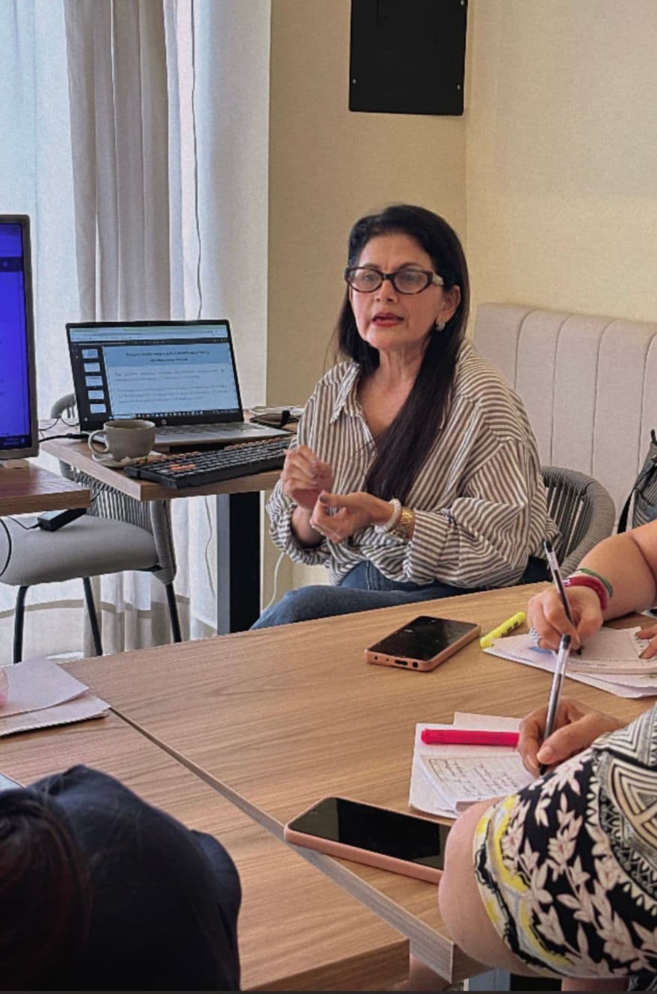 Bárbara Puerto P. presentando el taller Lectoescritura sin Barreras